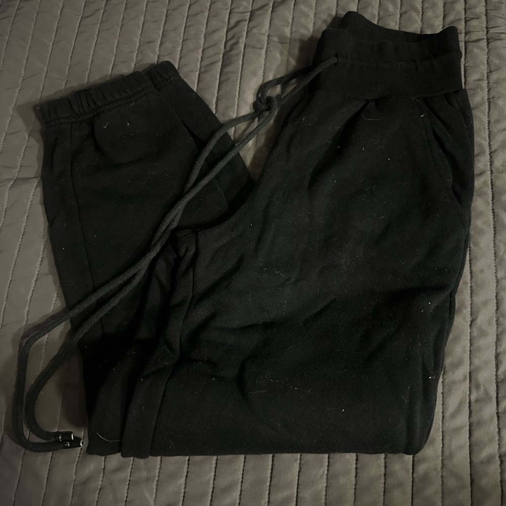 ALO Yoga Women’s Black Joggers